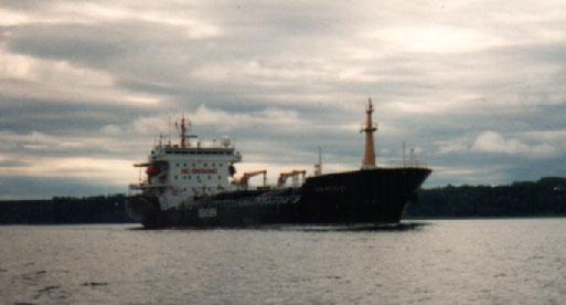 Cargo à l'ancre