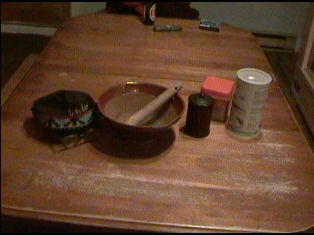 Les outils traditionnels du gomasio : suribachi, pilon de bois, sésame et sel
